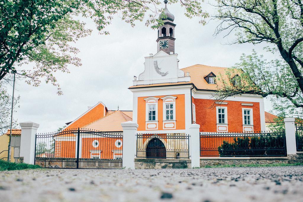 Pensjonat Savoia Castle Škvorec Zewnętrze zdjęcie